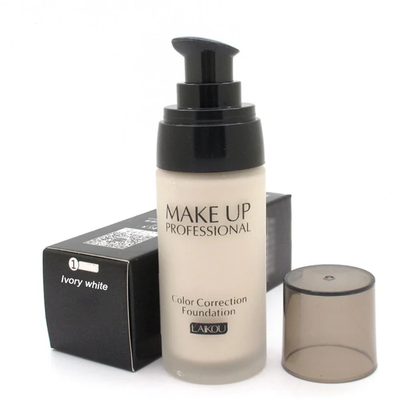 Natural makeup, concealer and moisturizing foundation