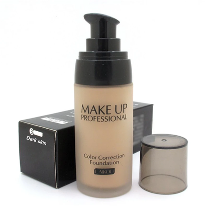 Natural makeup, concealer and moisturizing foundation